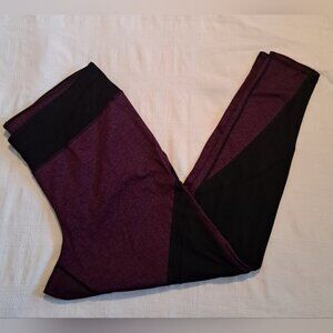 Livi Active women's size 18/20 purple & black leggings, mesh inlay EUC